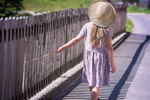 šešir. djevojčica, drveni most, most