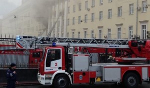 VIDEO: MOSKVA - Ministarstvo obrane u plamenu - vatra zahvatila cijelu zgradu 