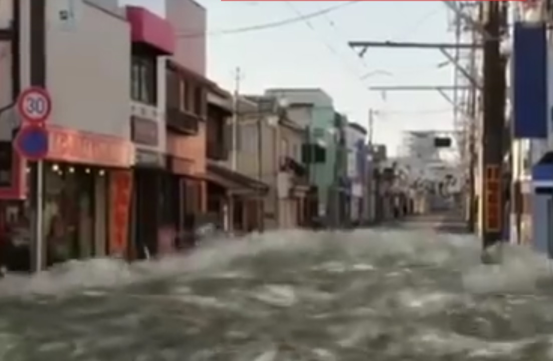 VIDEO: ZASTRAŠUJUĆE - Pogledajte kakvom razornom snagom prijeti tsunami!