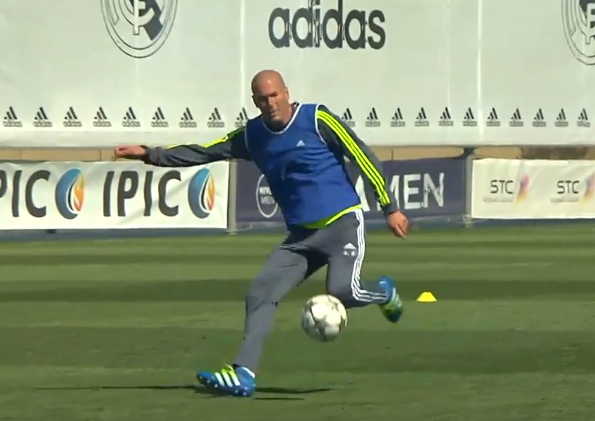 VIDEO: UMJETNIK S LOPTOM - Pogledajte umijeće Zidanea kada drži lekciju igračima