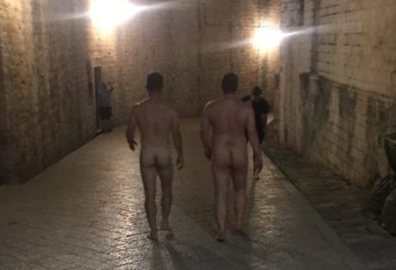 NEVJEROJATNO: Posve goli prošetali povijesnom jezgrom Dubrovnika!