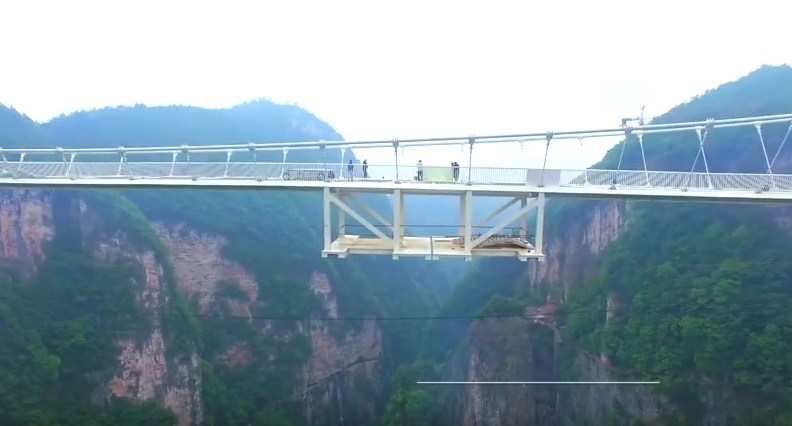 VIDEO: FANTAZIJA - Pogledajte najveći stakleni most na svijetu na kojem zastaje dah