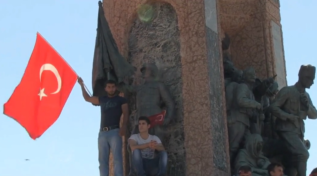 VIDEO: SLAVLJE NA ULICAMA - Pristaše Erdogana u veselju - on ih pozvao da budu 
