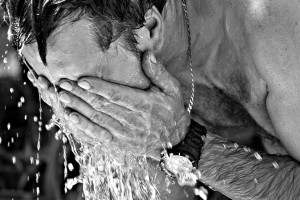 LIJEČNICI UPOZORAVAJU: Zbog toplinskog udara ne izlaziti između 10 i 17 sati, piti dovoljno tekućine 