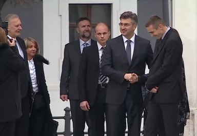 Premijer Plenković sa članovima Vlade za održavanje sjednice u Vukovaru