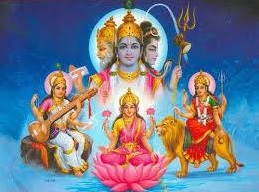 U hinduizmu je Sveto Trojstvo izraženo kroz tri božanske osobe, Brahma (onaj koji stvara svjetove), Vishnu (onaj koji održava svjetove) i Šiva (onaj koji razara svjetove). I to je projekcija naše nutrine.