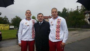 Braća Marko i Luka Pratljačić, s Ivicom Lovrićem, pročelnikom gradskog ureda za obrazovanje, kulturu i sport (Foto: Facebook) 