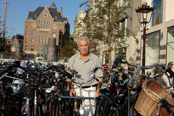 Novinar Pavle Pavlović u središtu Amsterdama