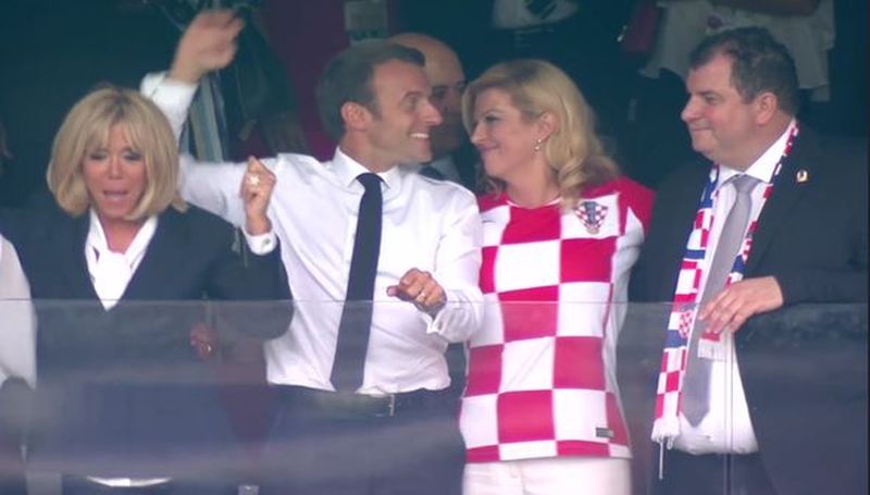 Fotografija s veselja prigodom uspjeha hrvatske nogometne reprezentacije